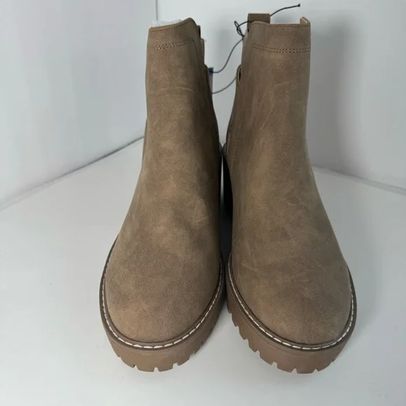 Chelsea boots Rancher by Dolce Vita size 9, *WILL NOT COME W/ BOX. - Picture 13 of 14